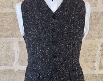 Herrenweste aus 100 % Wolle, Salz-und-Pfeffer-Muster | Tweedweste im Vintage-Stil | Weiße Ziernähte, Ottavio Nuccio Gala