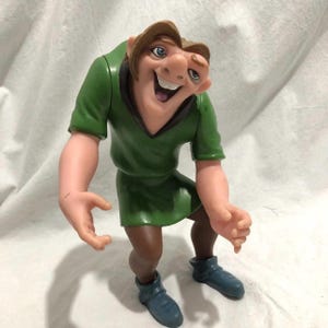VTG Disney Quasimodo De klokkenluider van de Notre Dame plastic beeldje 8&quot; 1995