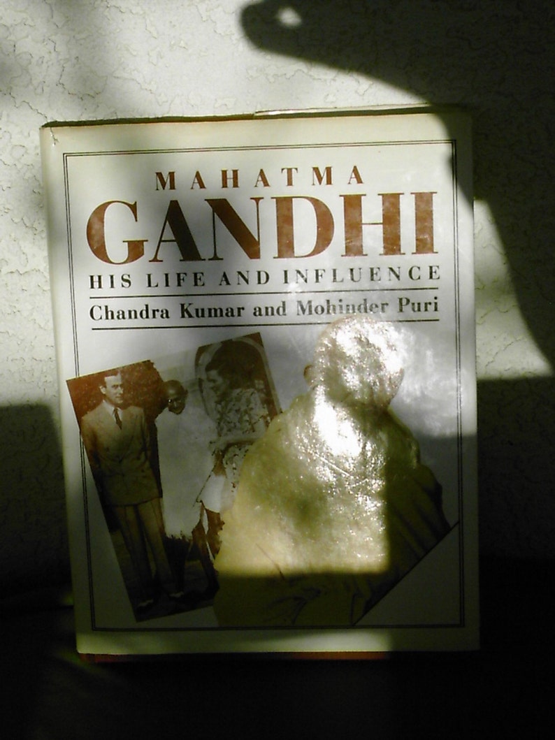 Mahatma Gandhi hardcover book by Kumar and Puri image 2