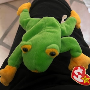 TY Smoochy Beanie Baby frog 1997 Pvc Pellets  RARE Mint