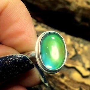 Anillo de humor en plata de ley 925k. Anillo de humor. Anillo de gemas que cambia de color y te da un toque de emoción.