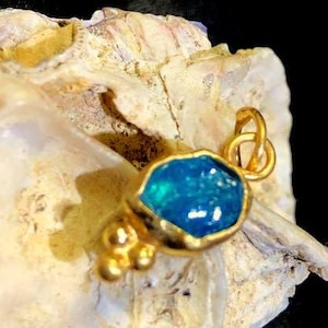 925 Sterling Silver Raw Apatite Pendant - Natural Apatite Necklace - Raw Stone Pendant - Minimalist Apatite Jewelry -  Gift For Her