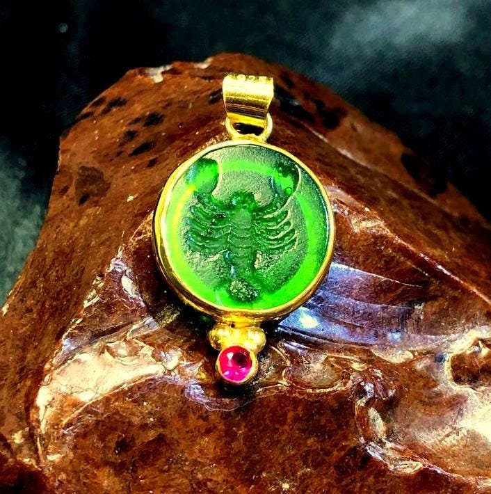 925K Sterling Silver Authentic Scorpio Intaglio Pendant | Vintage Pendant Zodiac Jewelry - Gift For Her - Scorpion Glass Cameo