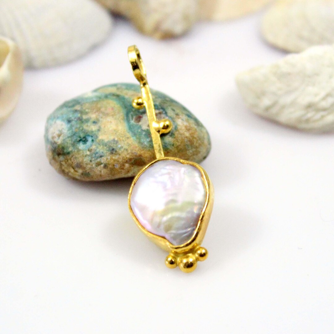 Antique Pearl Pandent with Chain