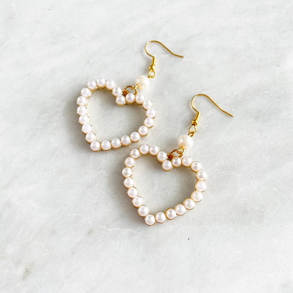 Ivory Pearl Heart Earrings. Pearl Heart Earrings. Heart Hoop Earrings. Pearl Earrings. Wedding Jewelry.Bridal Shower Earrings.Valentines Day