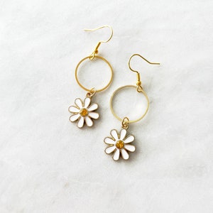 Gold Daisy Earrings. Gold Hoop Earrings. White Daisy Drop Earrings. Floral Jewelry. Flower Earrings. Daisy Jewelry. Flower Jewelry.