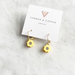 Sunflower Stud Earrings. Sunflower Earrings. Flower Huggie Earrings. Sunflower Jewelry. Fall Inspired Jewelry. Floral Earrings. Gift for her