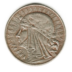 Puede incluir: Una moneda de plata con el retrato de una mujer que lleva una corona de trigo. La moneda tiene un borde elevado y una superficie lisa.