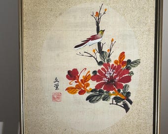 Pintura de seda asiática vintage: Pájaro y flores pintados a mano, arte firmado y enmarcado.
