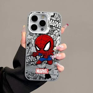 Spiderman Cartoon Hero Cute Phone Case na iPhone 15, 14, 13, 12, 11 Pro Max Plus Phone Cover White K01