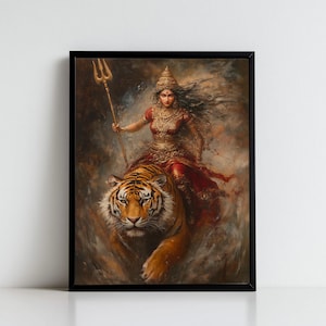 Puede incluir: Una pintura de una diosa hindú montando un tigre. Lleva un vestido rojo y dorado y una corona. Sostiene un tridente en su mano derecha. El tigre es marrón y naranja con rayas negras.