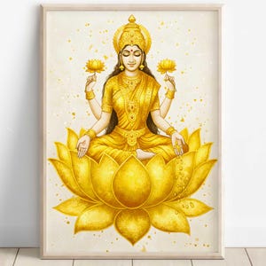 Puede incluir: Una figura de deidad dorada, Lakshmi, se sienta en posición de loto sobre una gran flor de loto dorada. Está adornada con joyas y tiene cuatro brazos, sosteniendo una flor de loto en cada una de sus manos superiores. El fondo es beige claro con motas doradas.