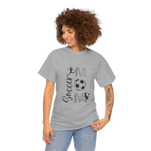 Fußball Mama T-Shirt, Sport Eltern Shirt, Fußball Mama Geschenk, Geburtstagsgeschenk für sie, Fußball Mama Tshirt, Fußballliebhaber Mama, Fußball Mama mit Kindern