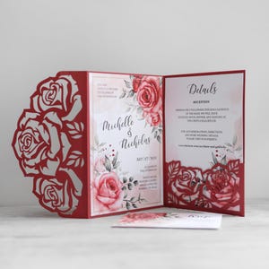 SVG-Hochzeitseinladungsvorlage mit Rosenblüten, Cricut Trifold Quinceanera Sweet 16 lädt Umschlag 5x7 lasergeschnittenes Papierschnitt-Cameo-Dxf-PDF ein