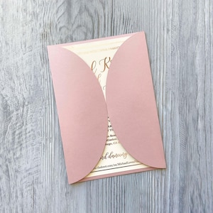 Modello in formato SVG 5x7 per invito con taglio laser apribile a semicerchio, invito a nozze semplice cricut con taglio ad arco, cameo stencil Papercut (cdr, ai, dxf, pdf)