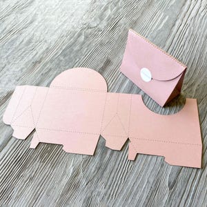 Plantilla svg de caja de bolsa de regalo, caja de favor de fiesta de boda de pochette diy, bolsa de recuerdo con tapa cerrada Cricut, archivos vectoriales de silueta cortados con láser Papercut