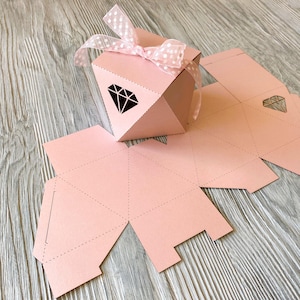 Caja de regalo triangular cricut svg y plantilla digital de diamante, caja de favor de fiesta de boda poligonal, archivo de cameo de corte de papel cortado con láser (svg dxf ai cdr)