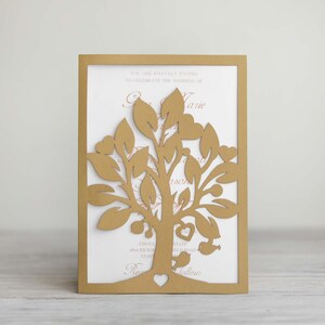 Modèle d'invitation d'arbre avec oiseaux et cœur, invitation de mariage rustique cricut 2fold 5x7 découpé au laser silhouette cameo pdf dxf ai cdr