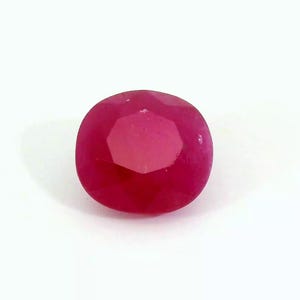 Natural Mozambique Ruby: Oval Cut Faceted Loose Gemstone;2.45Crt Red Ruby 7x7MM.