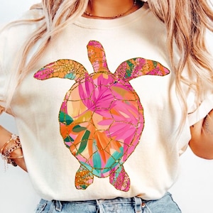 Tortuga marina floral preppy PNG, diseño de camiseta playera de verano en acuarela, descarga digital de océano costero, gráfico de camiseta tropical femenina, playa PNG