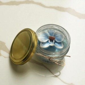 Dekorative Lotus Duftkerze im Glas – Handgemachte Kerze mit Blumenmuster – Aromatherapie Wohndekor – Geschenk für Sie – Elegantes Lotus Design