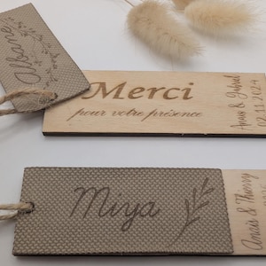 Marque-place personnalisé mariage, anniversaire, baptême en bois et tissu beige clair