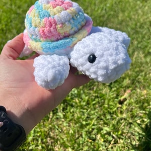 Crochet Plush Turtle Toy – Handmade Baby Sea Turtle – Soft Amigurumi Turtle – Pastel Stuffed Animal – Cuddly Turtle Plushie – Baby Shower Gi