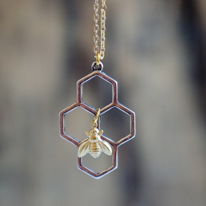 Honeybee Honeycomb Necklace Beekeeper Bee Jewelry Beehive Busy Bee Queen Bee Pendant Gift for Her Bumblebee Necklace Geometric