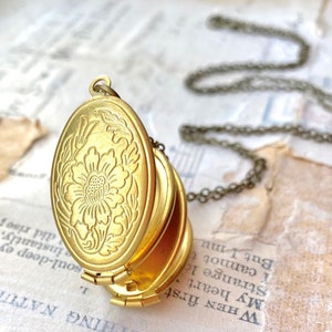 Gold Locket Necklace Family Photo Locket Gift for Mom Folding Oval Locket Family Tree Locket Gift for Her Bridesmaid Gift Vintage Locket