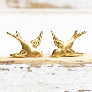 Gold Bird Earrings,Gold Bird Stud Earrings,Golden Swallow,Bird Earrings,Woodland Wedding,Bridesmaid Earrings,Spring Wedding,Bird Jewelry