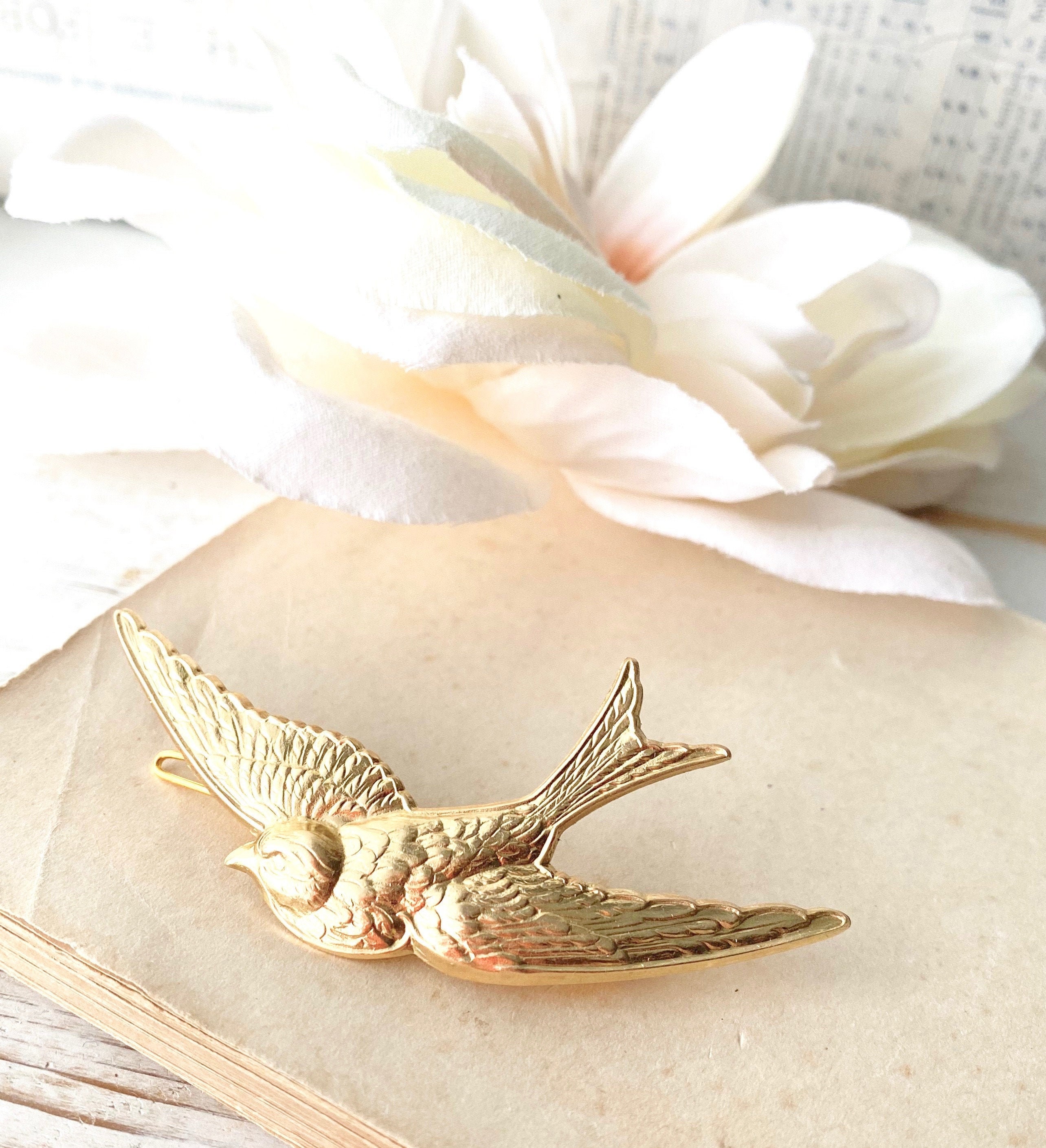Wedding love white birds doves bobby pins pin set Royalty-Free photo: White pigeons | PickPik main image 4