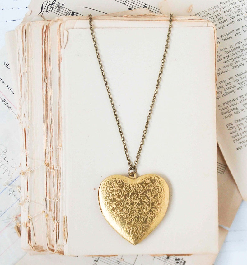 Gold Heart Locket Pendant Large Heart Necklace Valentine Locket Gift for Her Anniversary Gift Gold Heart Pendant Gift for Mom Vintage Locket