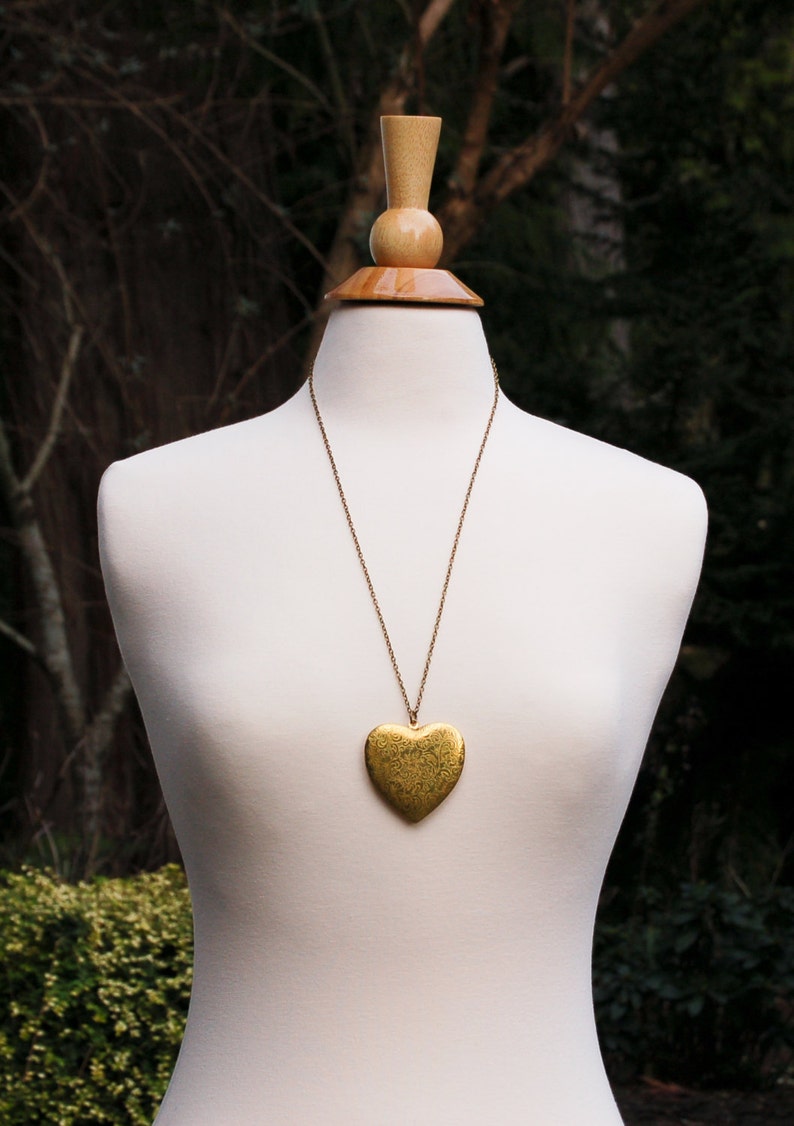 Gold Heart Locket Pendant Large Heart Necklace Valentine Locket Gift for Her Anniversary Gift Gold Heart Pendant Gift for Mom Vintage Locket