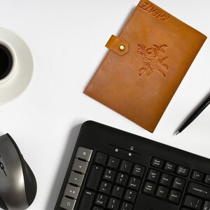 Personalizowane skórzane etui na dzienniki A5, nazwa logo, spersonalizowana okładka do pamiętnika, skórzany notatnik z wymiennym wkładem, etui na notatnik, prezent dla mężczyzn/taty