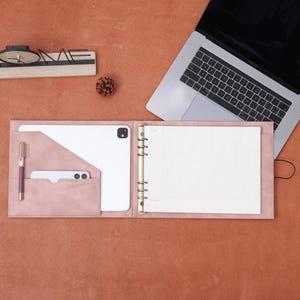 Carpeta de cuero rosa personalizada de 6 anillas, portafolios de negocios para mujer, cubierta recargable A4, nombre y logotipo de empresa personalizados, regalo para ella.
