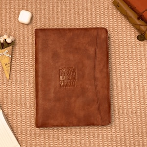 Portfolio ze skóry ekologicznej Vintage, 3-ringowa teczka na zamówienie, wymienna okładka na segregator, etui na notatnik A4, torba na laptopa, spersonalizowany prezent na powrót do szkoły