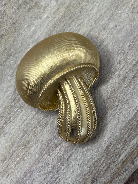 Vintage Crown Trifari Mushroom Toadstool Brooch - Etsy