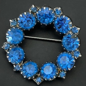Vintage Blue Sapphire Glass Wreath Brooch