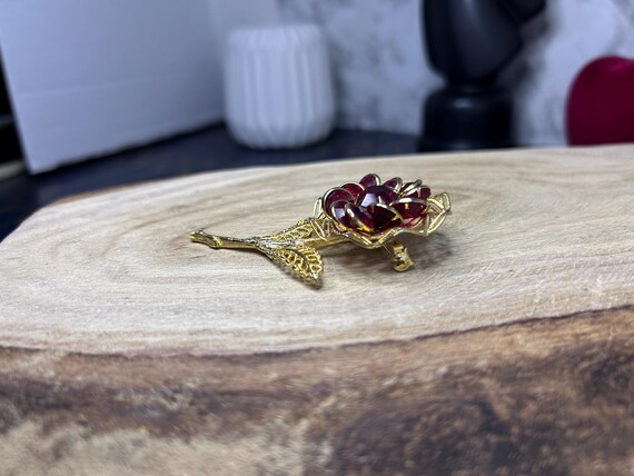 Vintage Bezel Set Ruby Red Rhinestone Flower Broo… - image 4