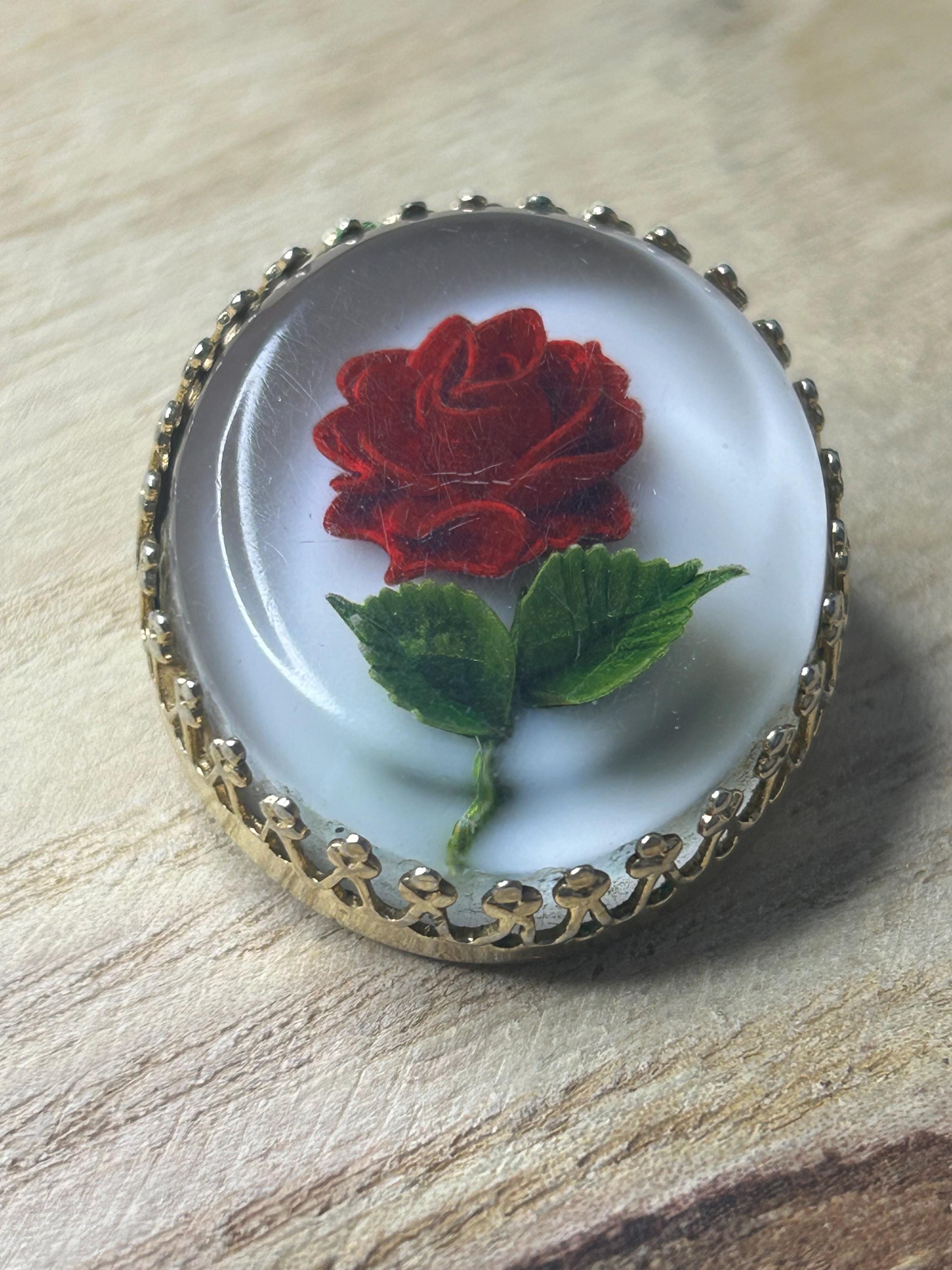 1940年代のヴィンテージ、コロリバース彫刻ローズルーサイトブローチ