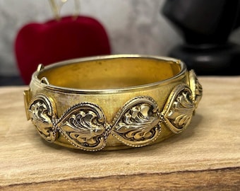 Vintage Coro Art Nouveau Repoussé Corazones Con Bisagras Brazalete Brazalete
