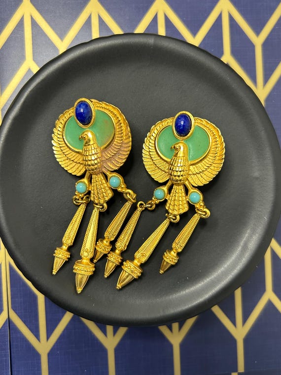 Vintage Elizabeth Taylor for Avon Cleopatra Egyptian Revival Clip