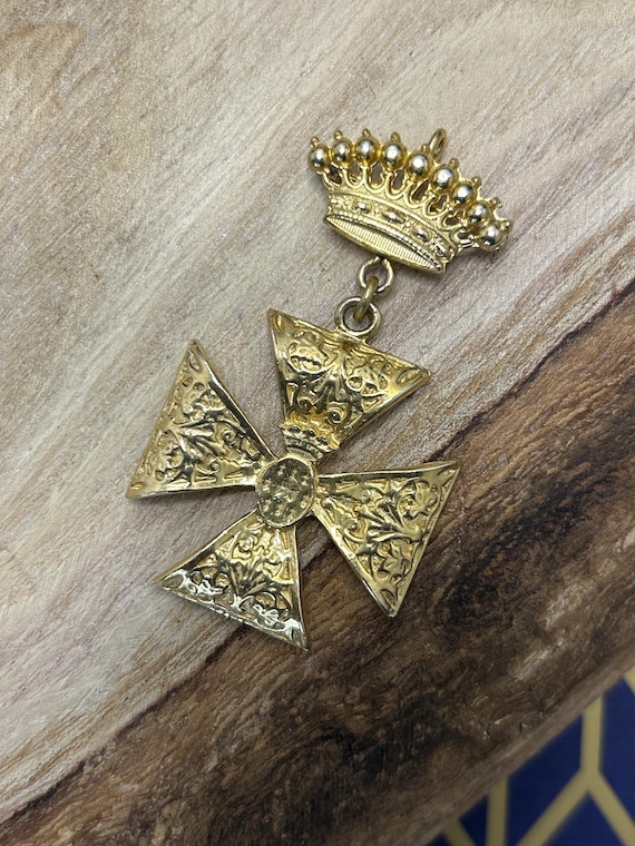 Vintage Unsigned Accessocraft NYC 1960s Regal Maltese Cross and