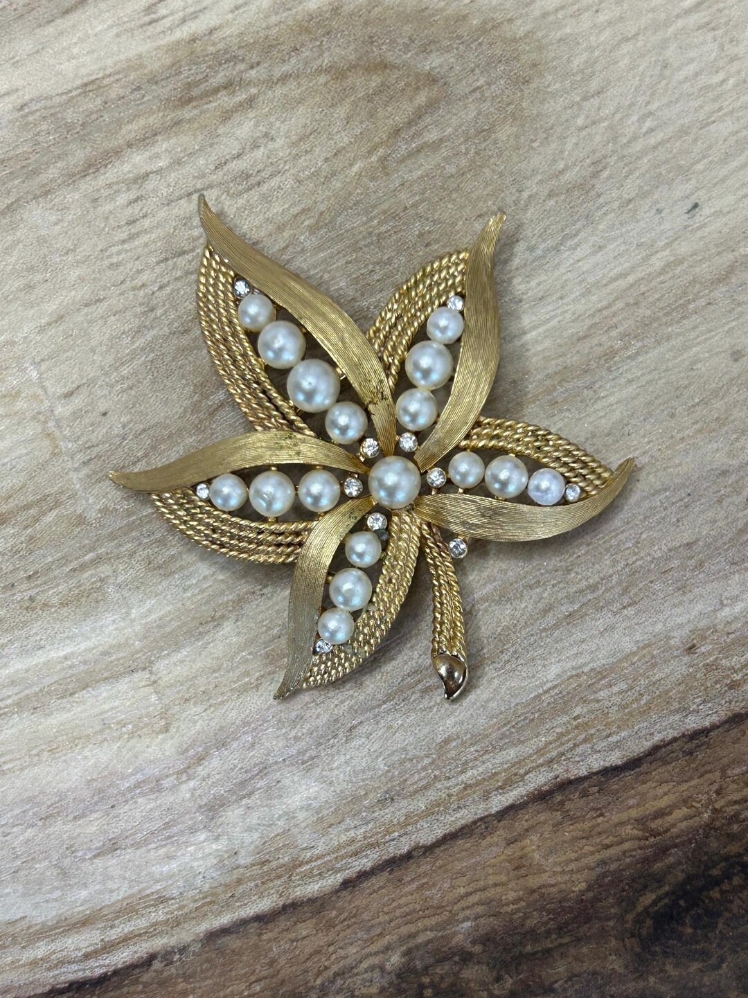 美品　CROWN TRIFARI パールとリーフのブローチ Vintage Crown Trifari Leaf Brooch With Pearls and Crystal