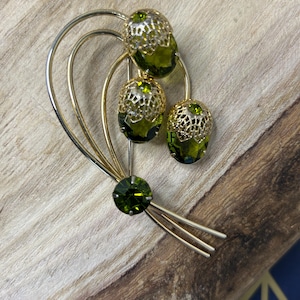 Vintage Juliana (D&E) for Sarah Coventry 1970 “Touch of Elegence”  Olive Green Peridot Glass Acorn or Flower Bud Bouquet Brooch
