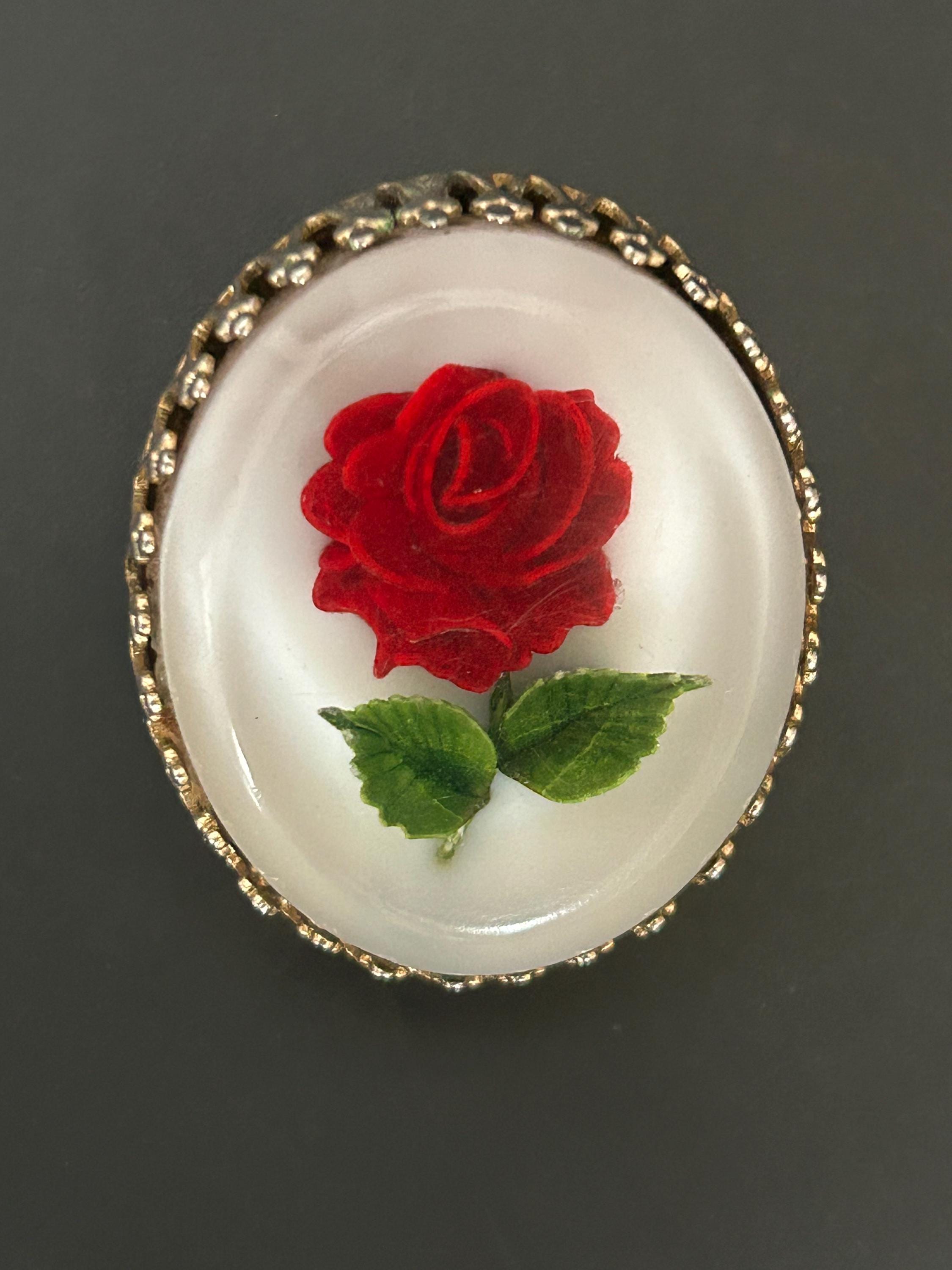 1940年代のヴィンテージ、コロリバース彫刻ローズルーサイトブローチ