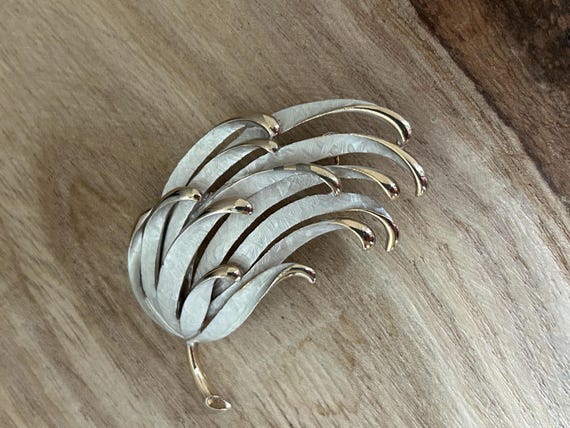 Vintage Two Tone Feather Brooch