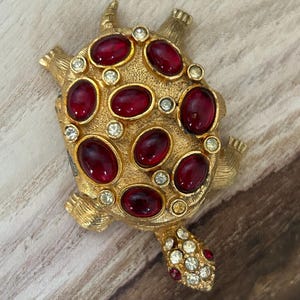 Scatola per pillole vintage rara a forma di tartaruga Florenza con strass cabochon in rubino e strass con diamanti pavé