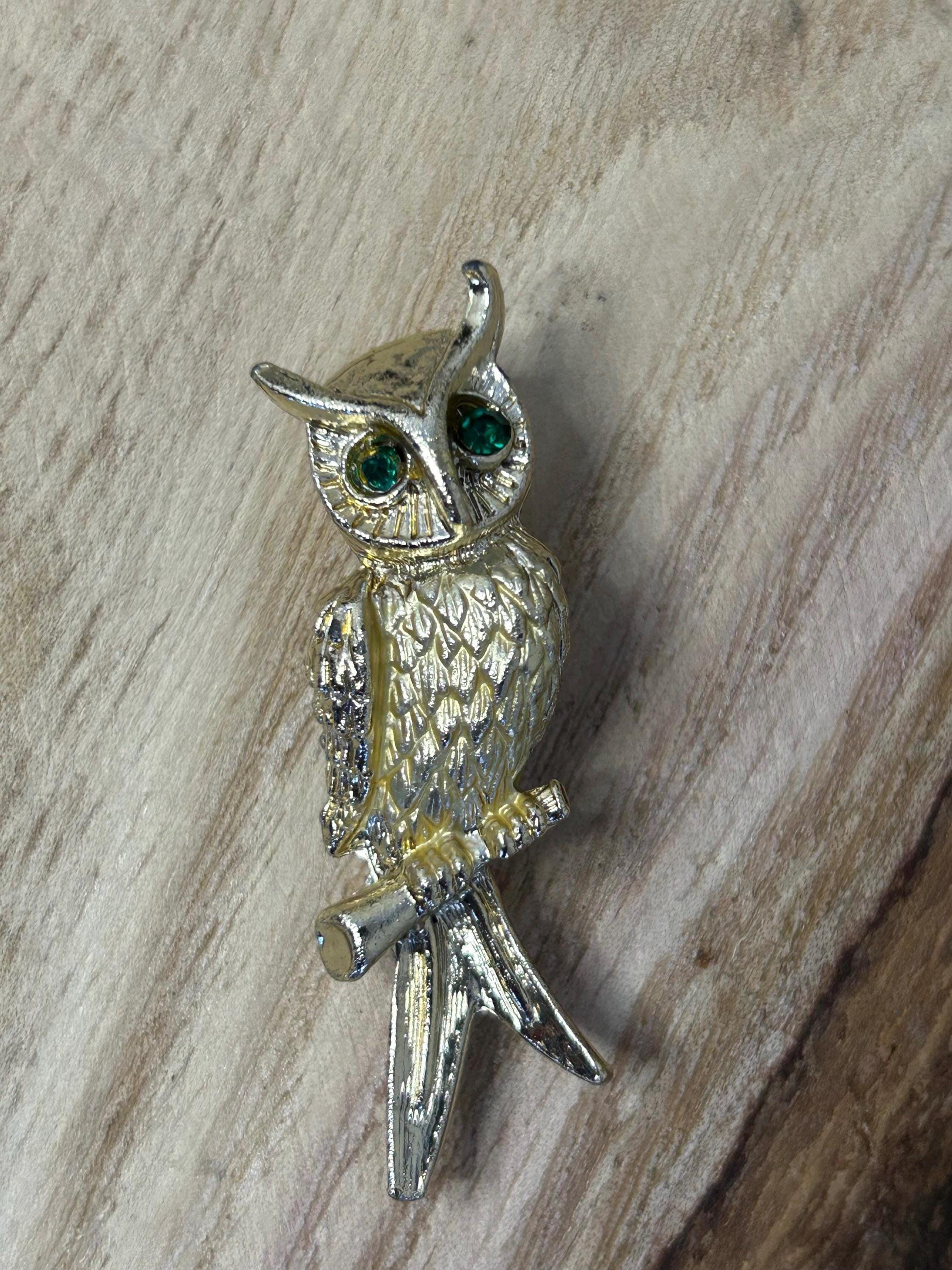 owl様 イヤリング Vintage Mid-century Owl Brooch: Gold Tone With Emerald Rhinestone