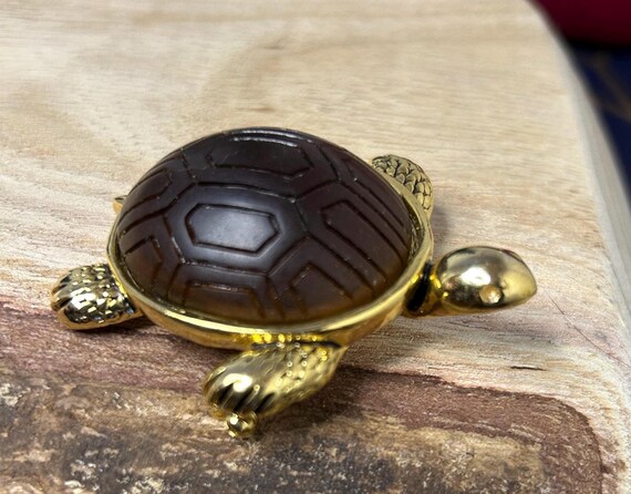 Vintage Yellow Lucite Shell Brooch | Gold Tone Rhinestone  Gold Lucite Shell Brooch main image 1